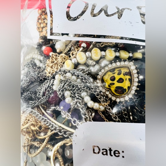 Vintage & Modern Gold & Silver Tone Mixed Metal Scrap/Wearable Jewelry Lot 7.5lb - Picture 9 of 14